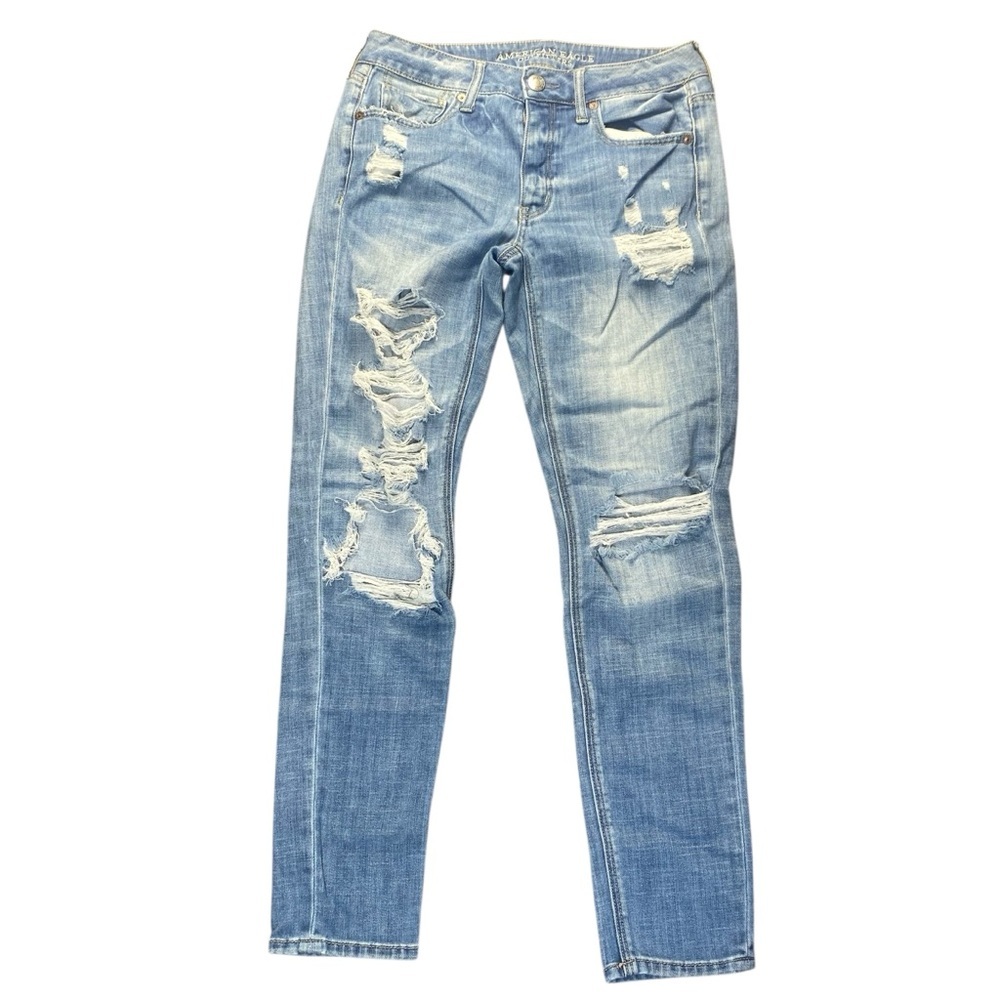 American Eagle Tomgirl Distressed Jeans Size 2 Regular‎ Light Wash